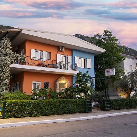 Tsertos Apartments Kaména Vúrla Kültér fotó