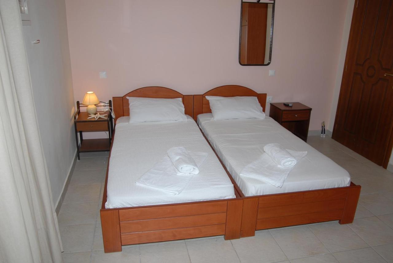 Tsertos Apartments Kaména Vúrla Szoba fotó