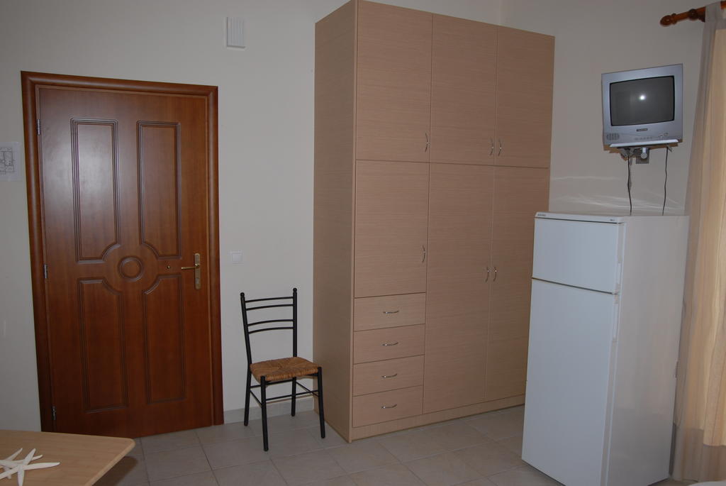 Tsertos Apartments Kaména Vúrla Kültér fotó