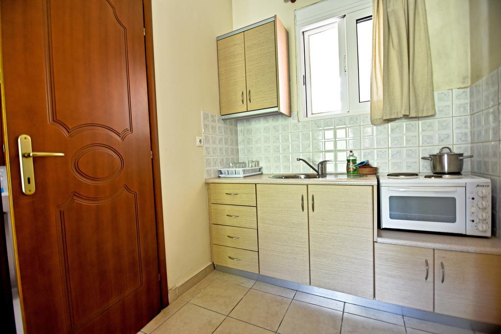 Tsertos Apartments Kaména Vúrla Kültér fotó